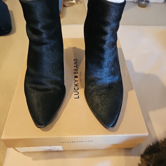 LUCKY BRAND BLACK HAIRCALF 8.5 M BOOTIES - Picture 5 of 5